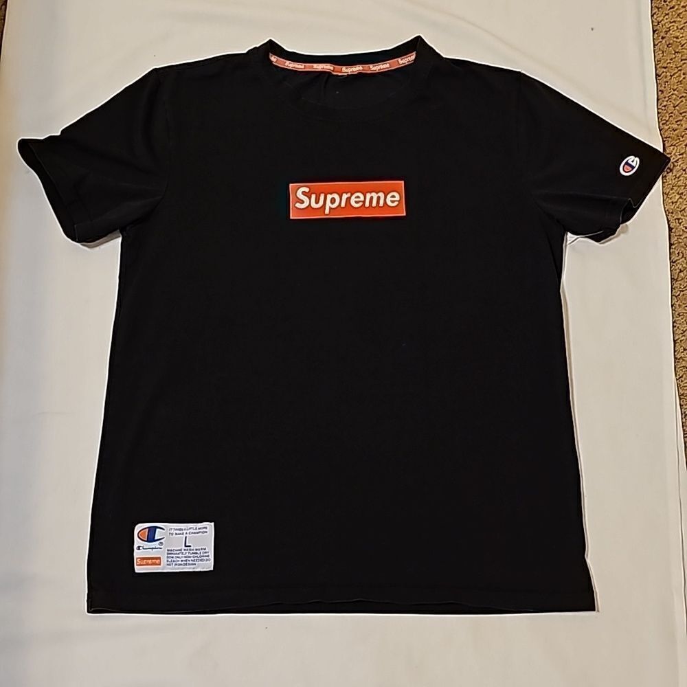 Supreme t-shirt size small.